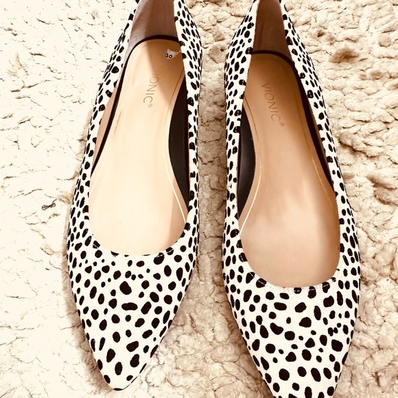 Vionic Shoes - Vionic Women's Leopard Black and Cream Pointed Toe Semi-Flats Shoes Size 8